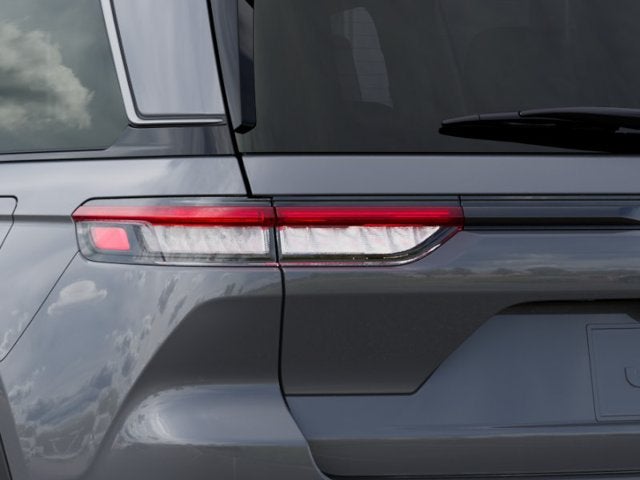2027 Jeep Grand Cherokee Laredo Altitude