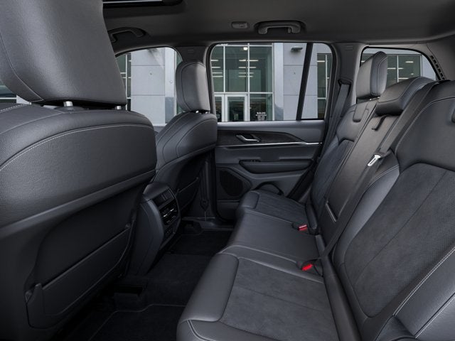 2027 Jeep Grand Cherokee Laredo Altitude