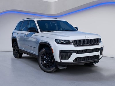 2026 Jeep Grand Cherokee Laredo Altitude