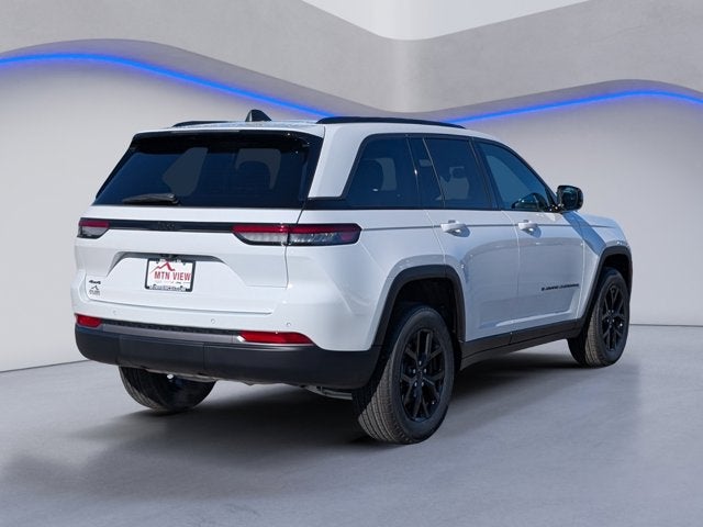 2026 Jeep Grand Cherokee Laredo Altitude