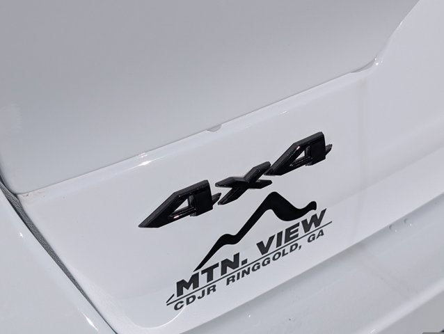 2026 Jeep Grand Cherokee Laredo Altitude