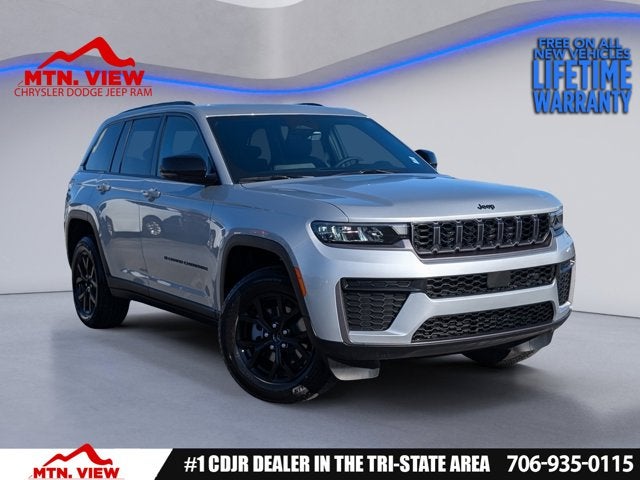 2026 Jeep Grand Cherokee Laredo Altitude