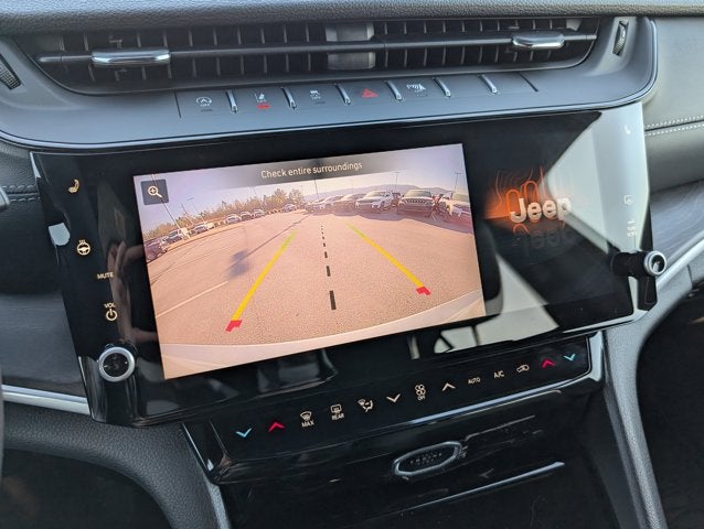 2026 Jeep Grand Cherokee Laredo Altitude