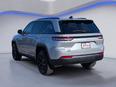 2026 Jeep Grand Cherokee Laredo Altitude