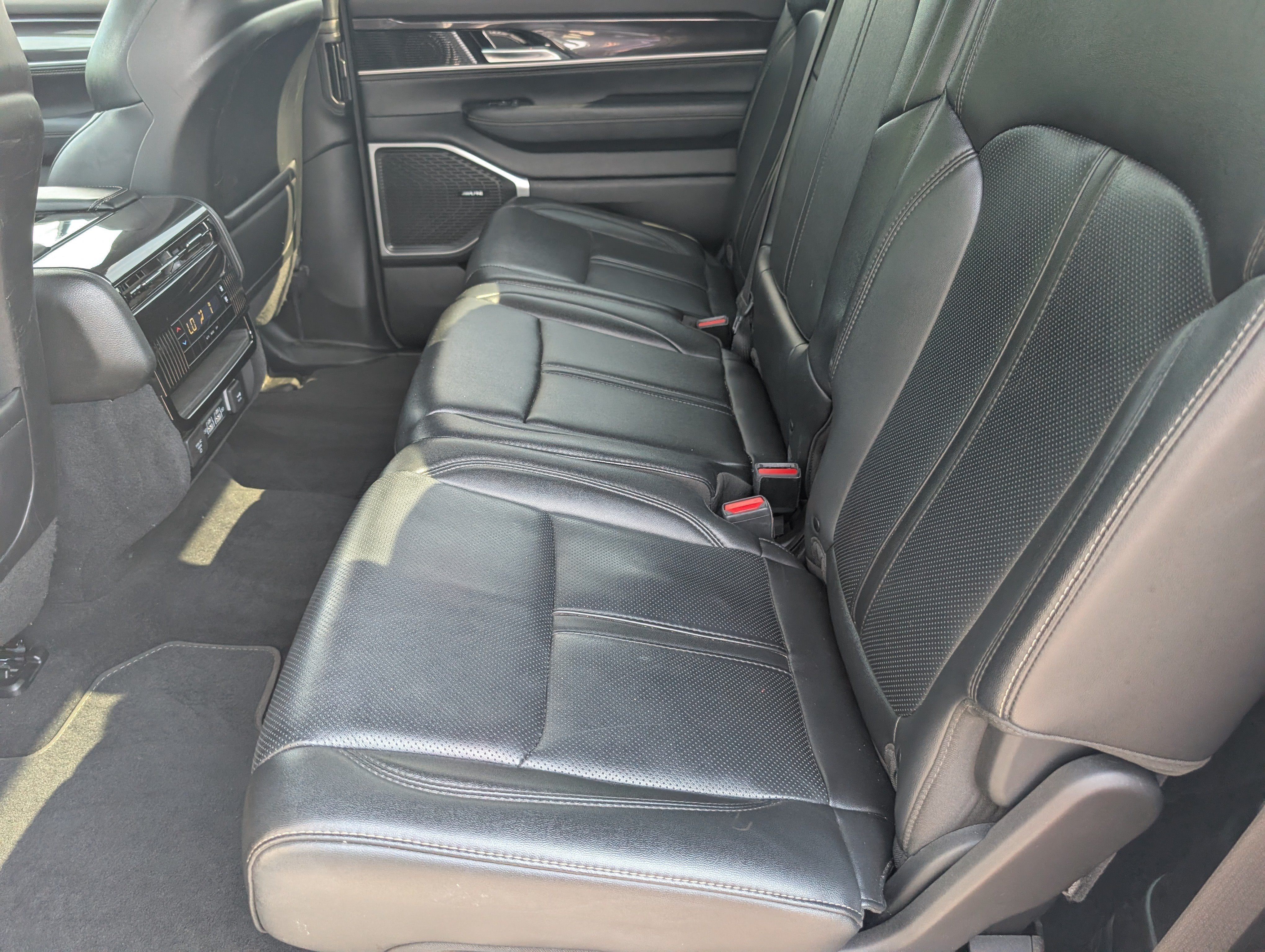 2024 Jeep Wagoneer L Base