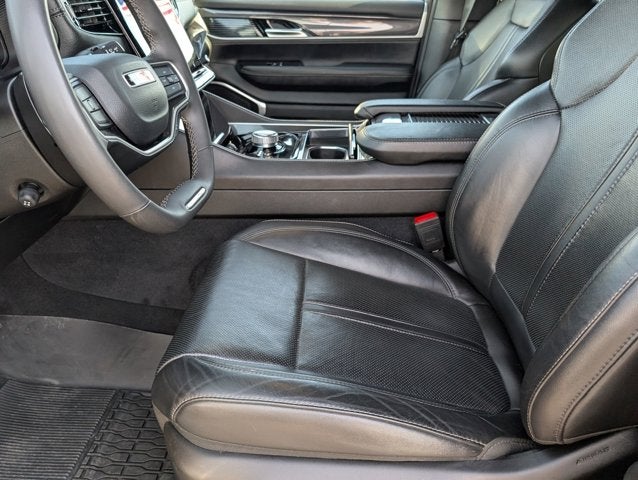 2023 Jeep Wagoneer Base