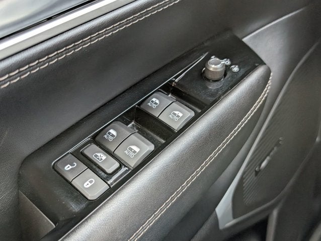 2023 Jeep Wagoneer Base