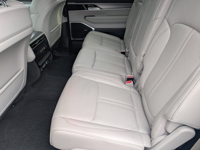 2025 Jeep Wagoneer Base