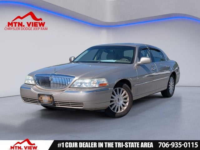 2003 Lincoln Town Car's photo