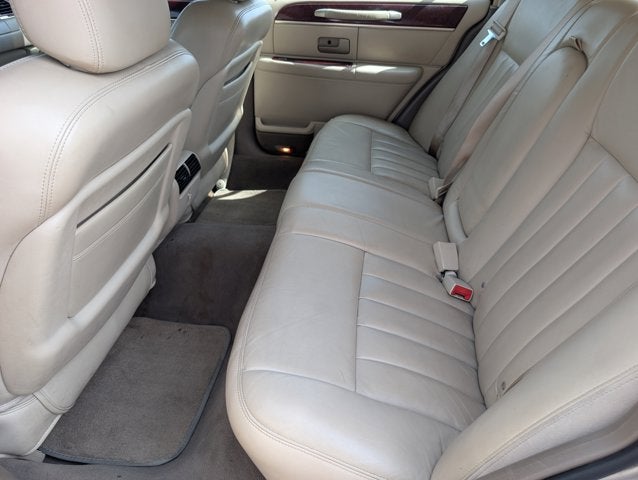 2003 Lincoln Town Car Signature