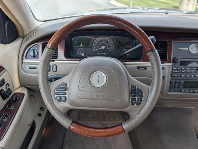 2003 Lincoln Town Car Signature