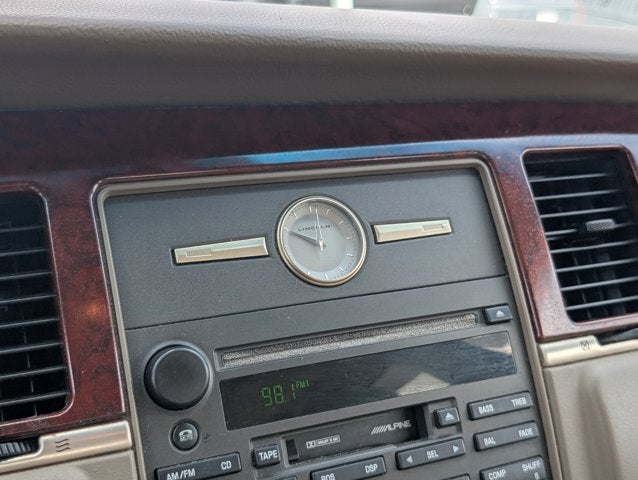 2003 Lincoln Town Car Signature
