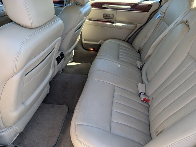 2003 Lincoln Town Car Signature