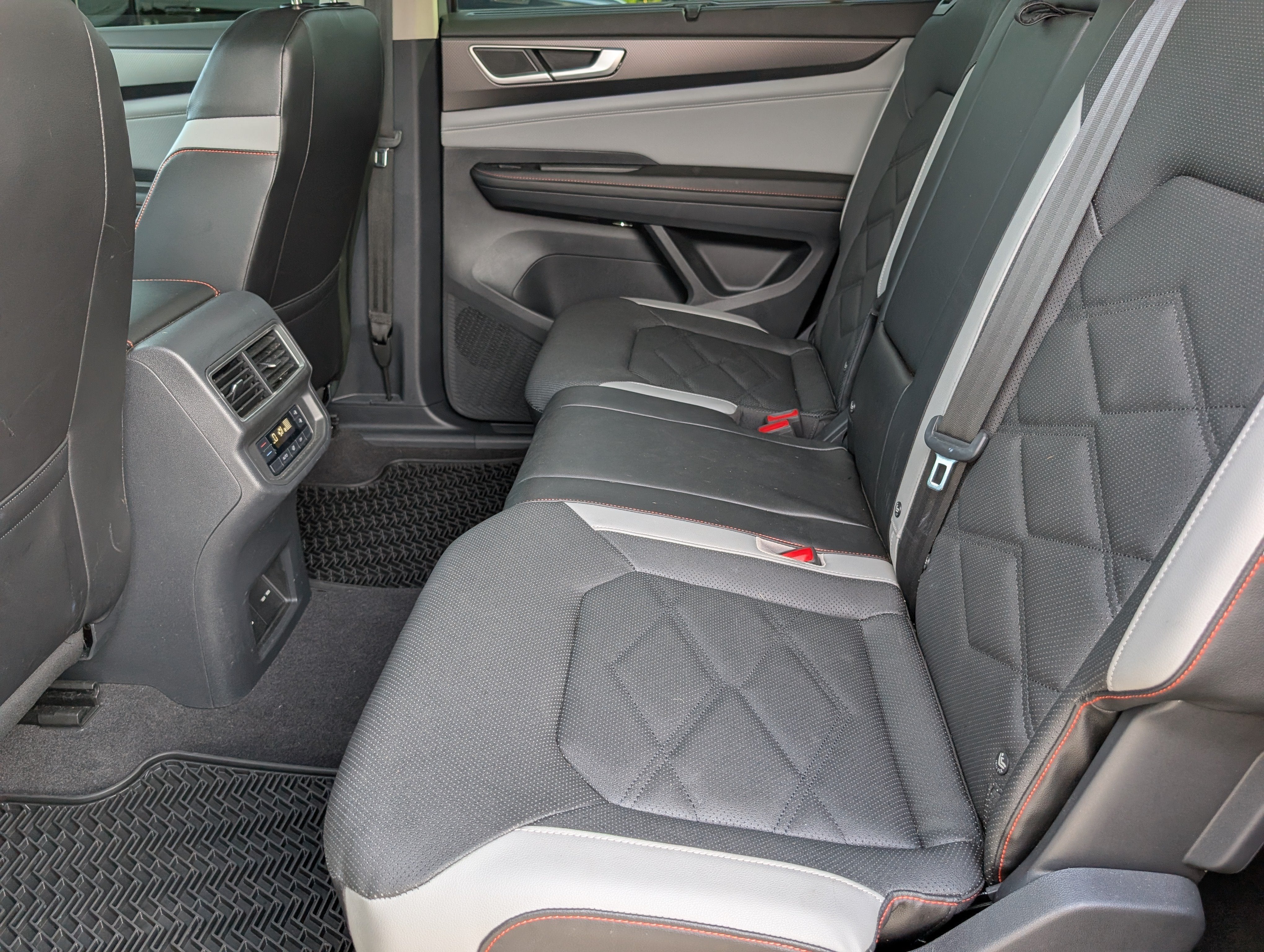 2024 Volkswagen Atlas 2.0T Peak Edition SE w/Technology