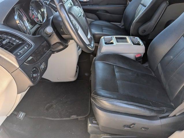 2016 Chrysler Town & Country Touring