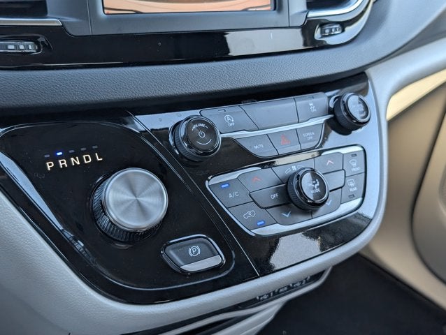 2024 Chrysler Voyager LX