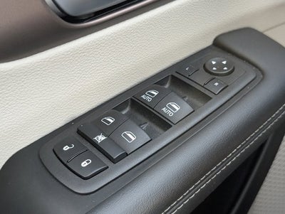 2024 Chrysler Voyager LX