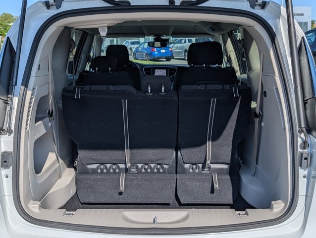 2024 Chrysler Voyager LX