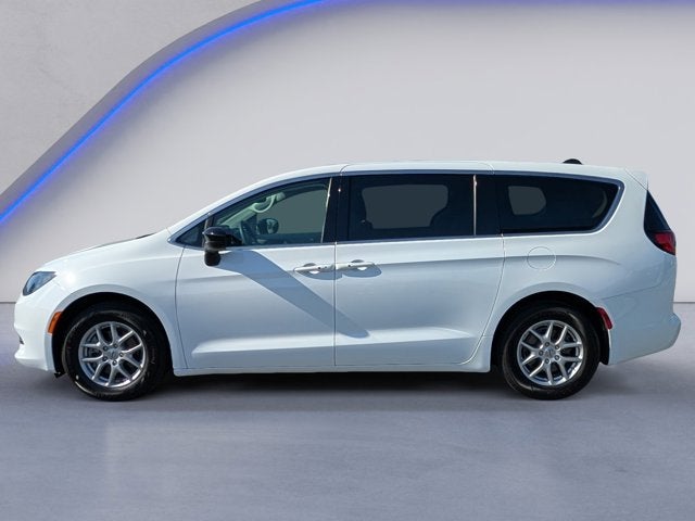 2024 Chrysler Voyager LX