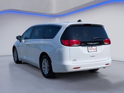 2024 Chrysler Voyager LX