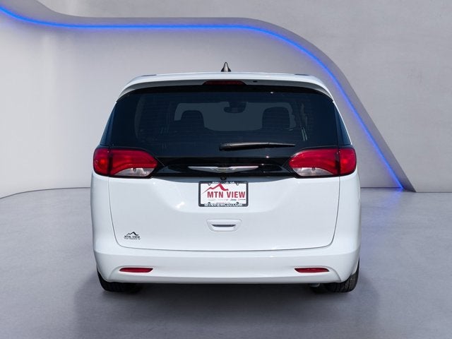 2024 Chrysler Voyager LX