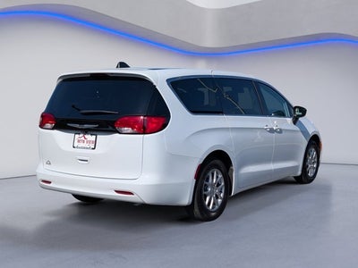 2024 Chrysler Voyager LX