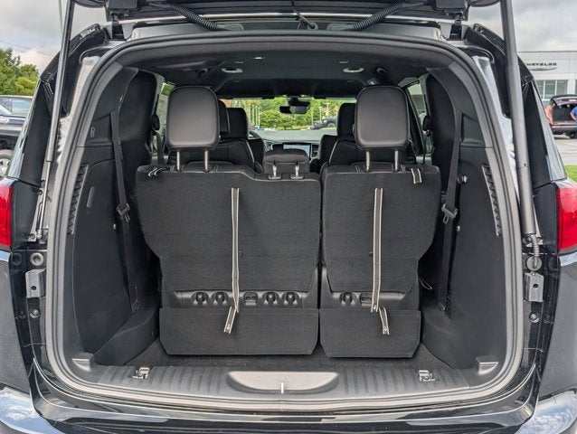 2026 Chrysler Voyager LX