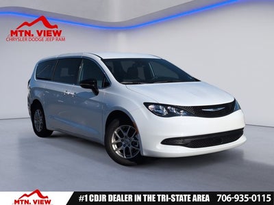 2025 Chrysler Voyager LX
