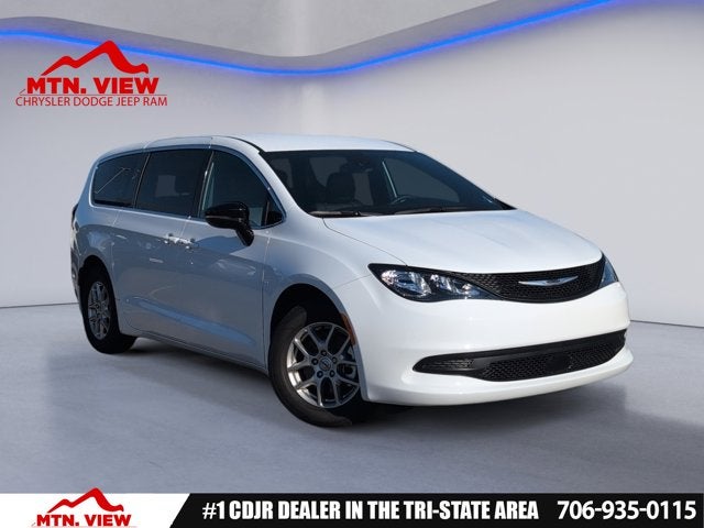 2025 Chrysler Voyager LX