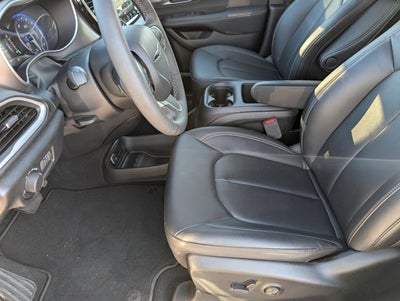 2025 Chrysler Voyager LX