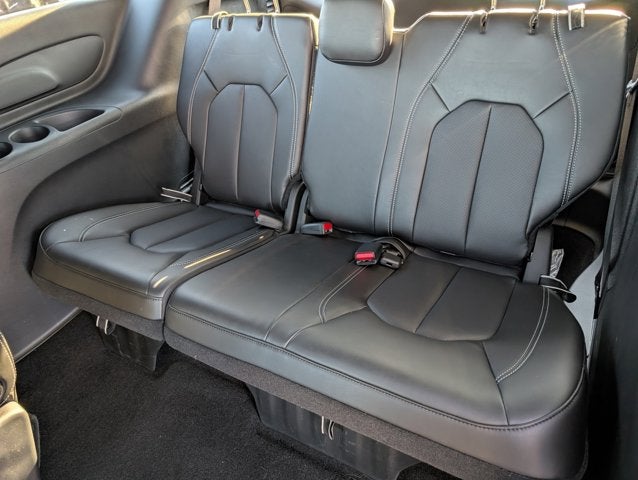 2025 Chrysler Voyager LX