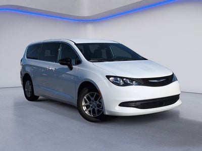 2025 Chrysler Voyager LX
