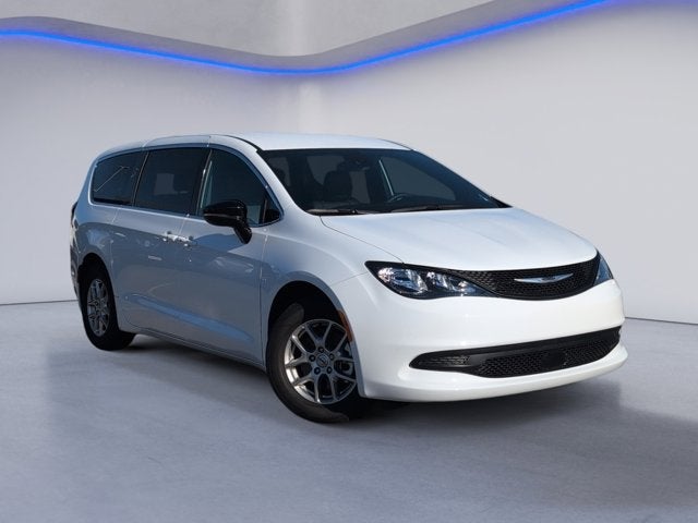 2025 Chrysler Voyager LX