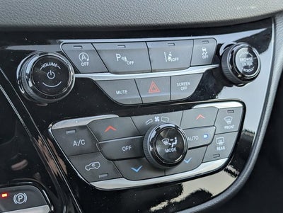 2025 Chrysler Voyager LX