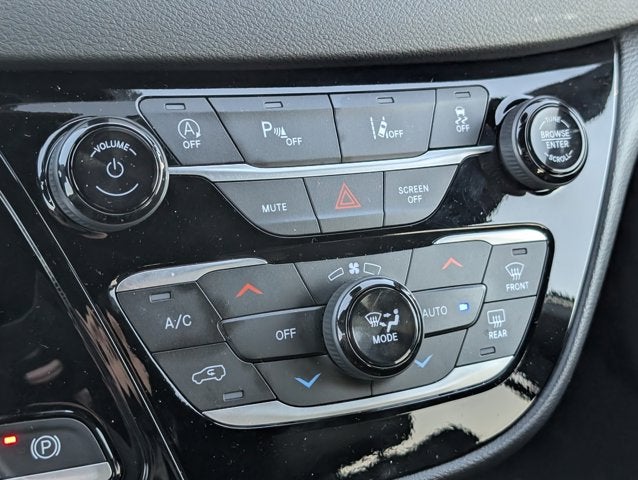 2025 Chrysler Voyager LX