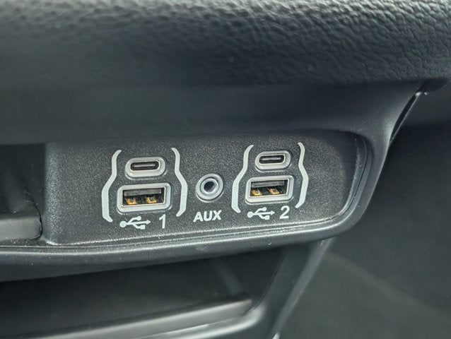 2025 Chrysler Voyager LX