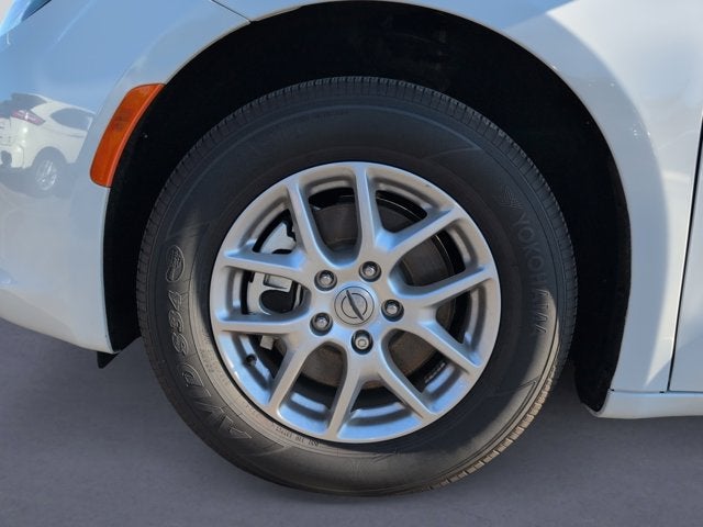 2025 Chrysler Voyager LX