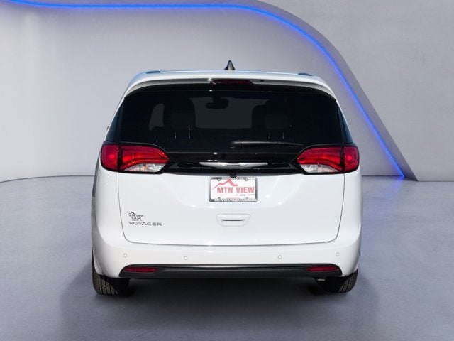 2025 Chrysler Voyager LX