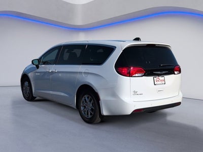 2025 Chrysler Voyager LX