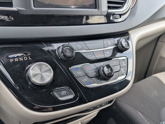 2024 Chrysler Voyager LX