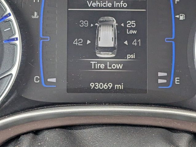 2024 Chrysler Voyager LX