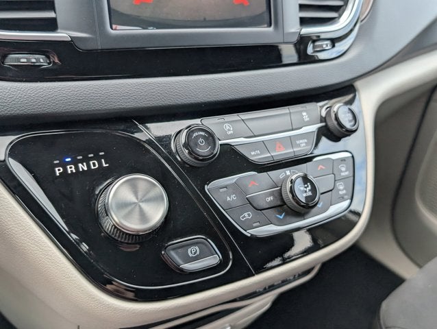 2024 Chrysler Voyager LX