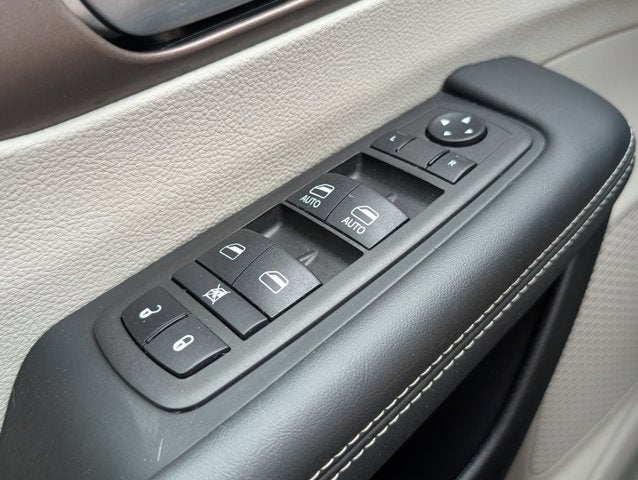 2024 Chrysler Voyager LX
