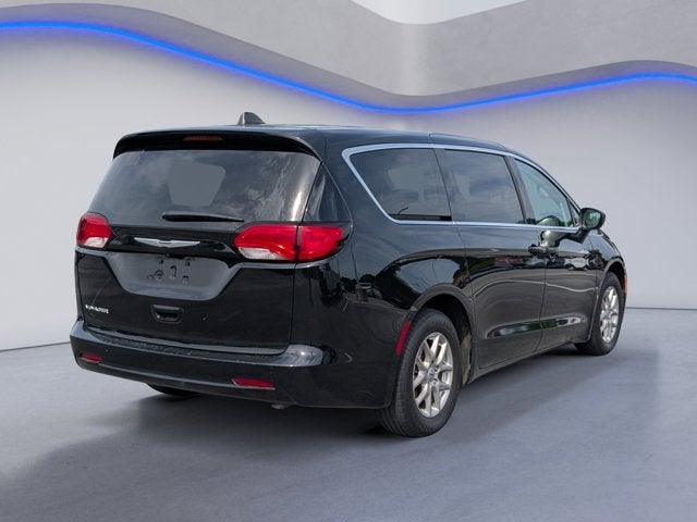 2024 Chrysler Voyager LX