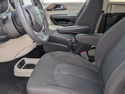 2024 Chrysler Voyager LX