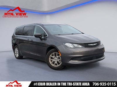 2022 Chrysler Voyager LX