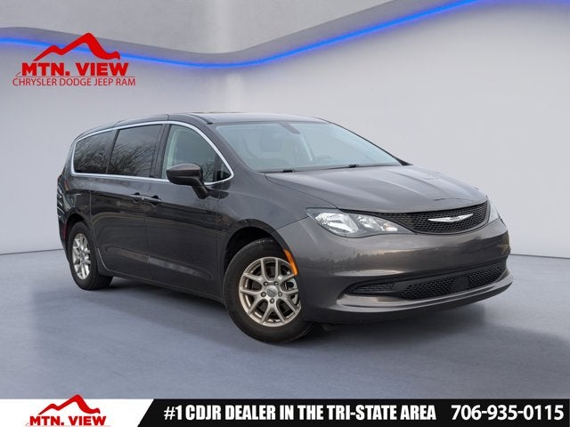 2022 Chrysler Voyager LX