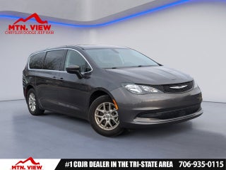 2022 Chrysler Voyager LX