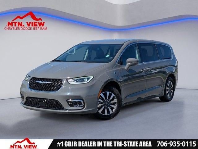 2022 Chrysler Pacifica Hybrid Touring L Hybrid's photo