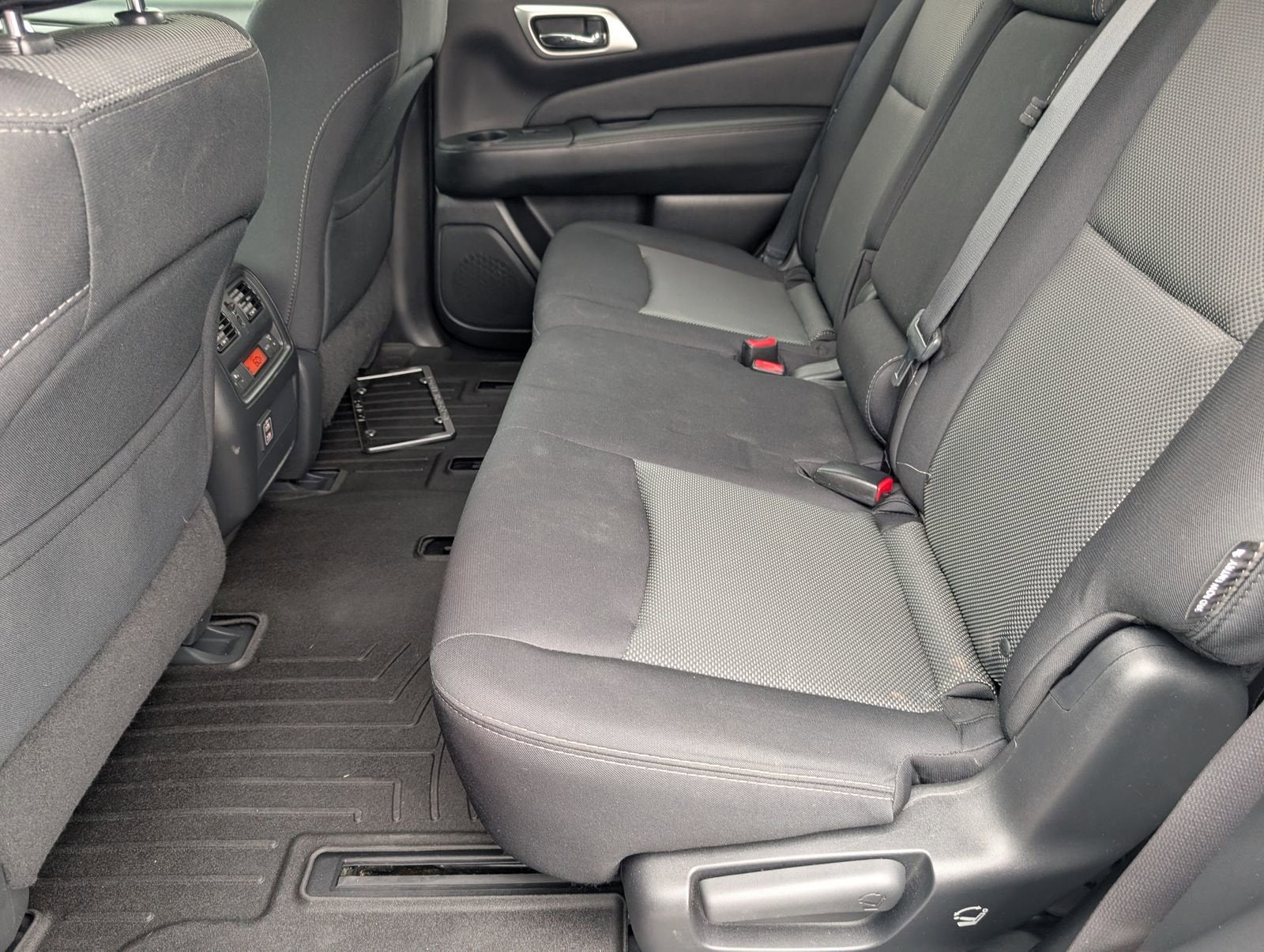 2018 Nissan Pathfinder SV